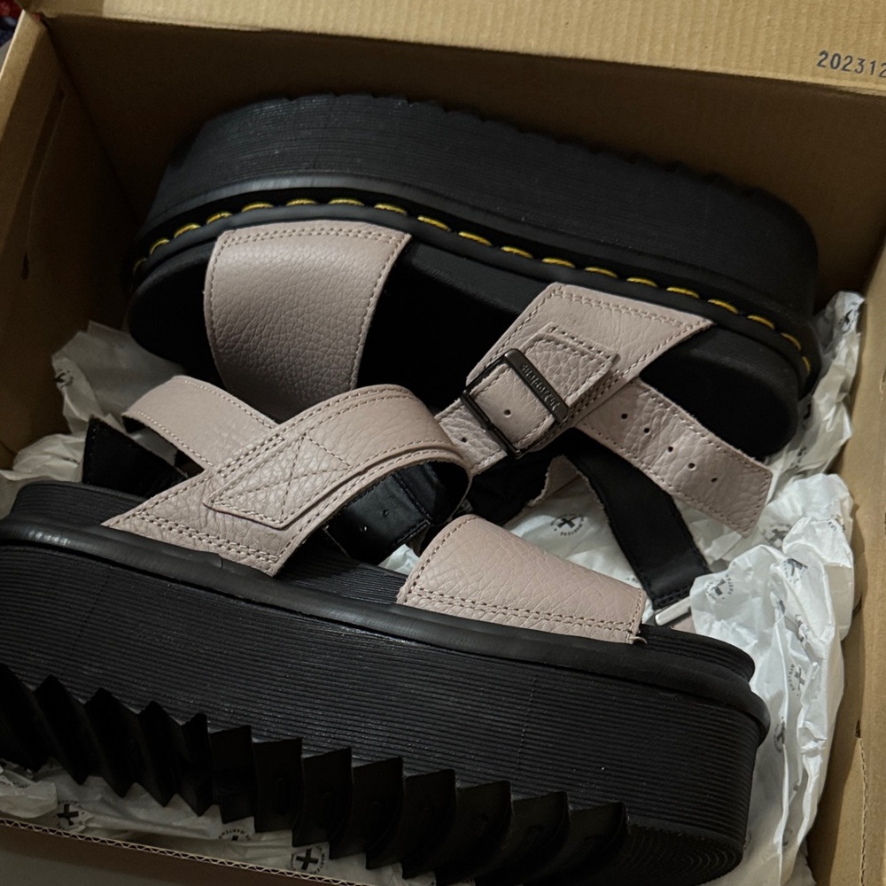 Dr. Martens Vintage Taupe Color 🪐 Platform Sandals with Black Sole